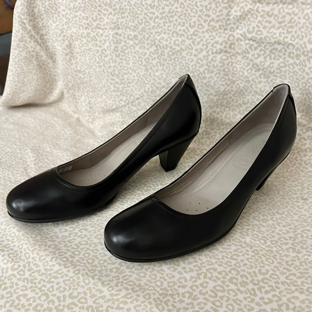ECCO Black Leather 2.5